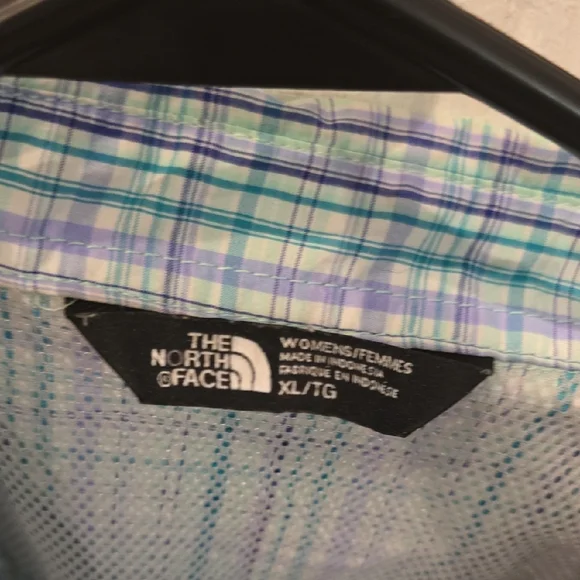 The North Face Blue and Green Casual Button Down Shirt - Picture 2 of 2
